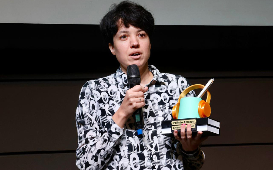Juliana Giacobelli, vencedora do primeiro Prêmio Amazon de Literatura Jovem | © Amazon Brasil