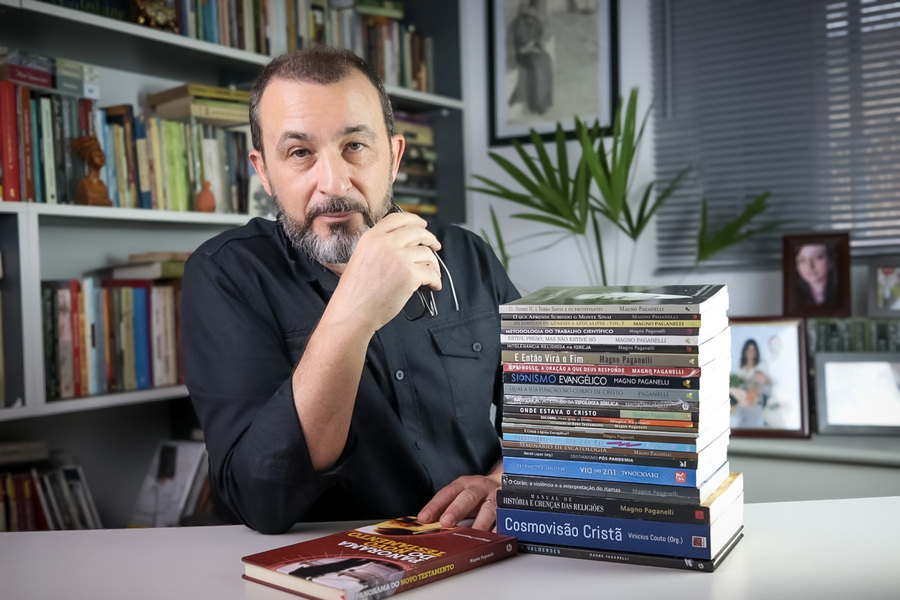 Livros devocionais vêm ocupando boas posições nas listas de mais vendidos | © freepik