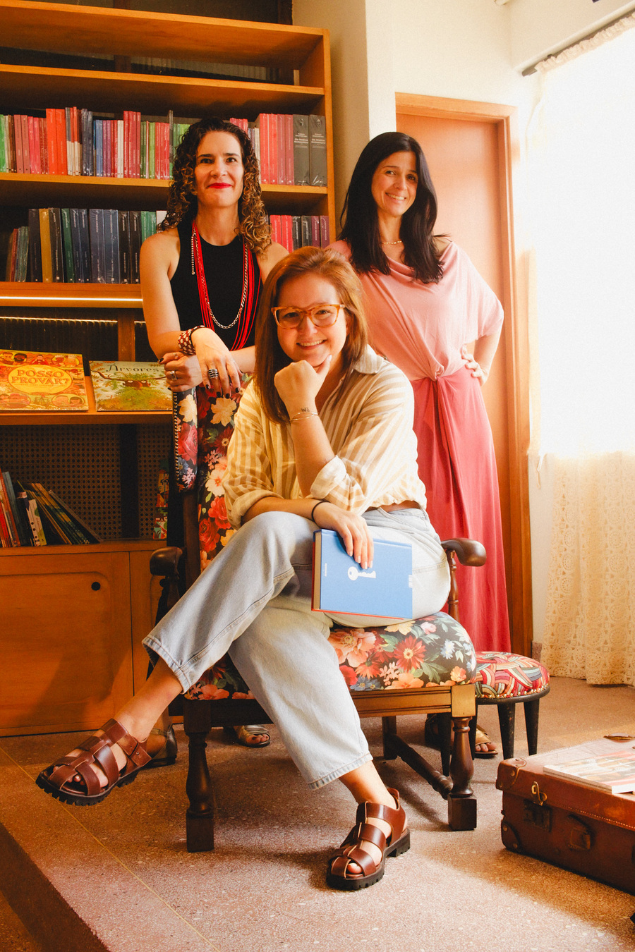 Isadora Peruch, Luciana Gil e Alessandra Effori, sócias da nova livraria bibla, em São Paulo | © Bruno Donato Isadora Peruch, Luciana Gil e Alessandra Effori, sócias da nova livraria bibla, em São Paulo | © Bruno Donato