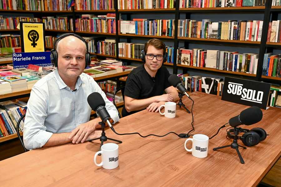 Daniel Louzada e Leonardo Cazes, apresentadores do novo podcast 'Subsolo' | © Marcelo Dias Daniel Louzada e Leonardo Cazes, apresentadores do novo podcast 'Subsolo' | © Marcelo Dias
