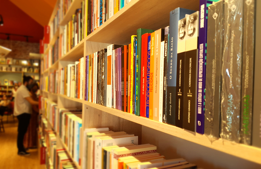No subsetor de Obras gerais, Livrarias exclusivamente virtuais representam 51,8% do faturamento das editoras | © Livraria da Tarde