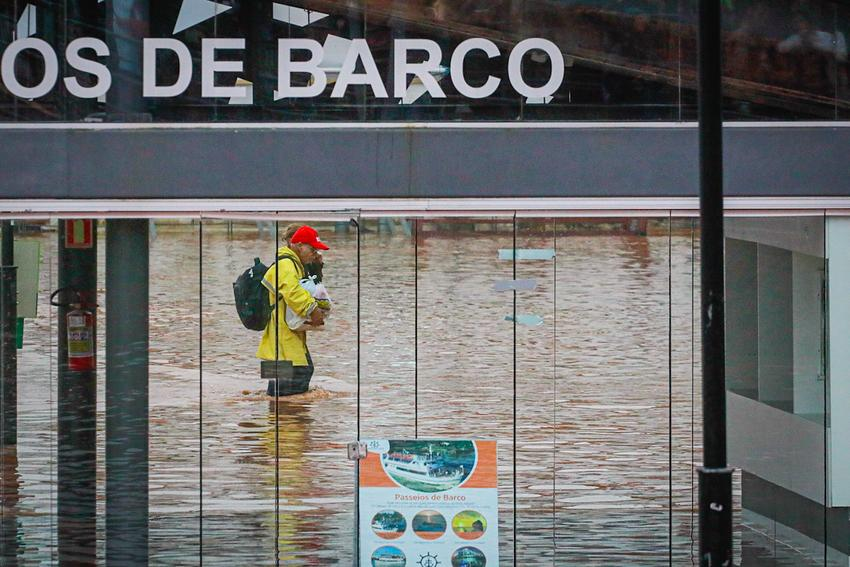 SOS Bibliotecas Rio Grande do Sul promove técnicas de recuperação de acervos | © Alex Rocha/PMPA