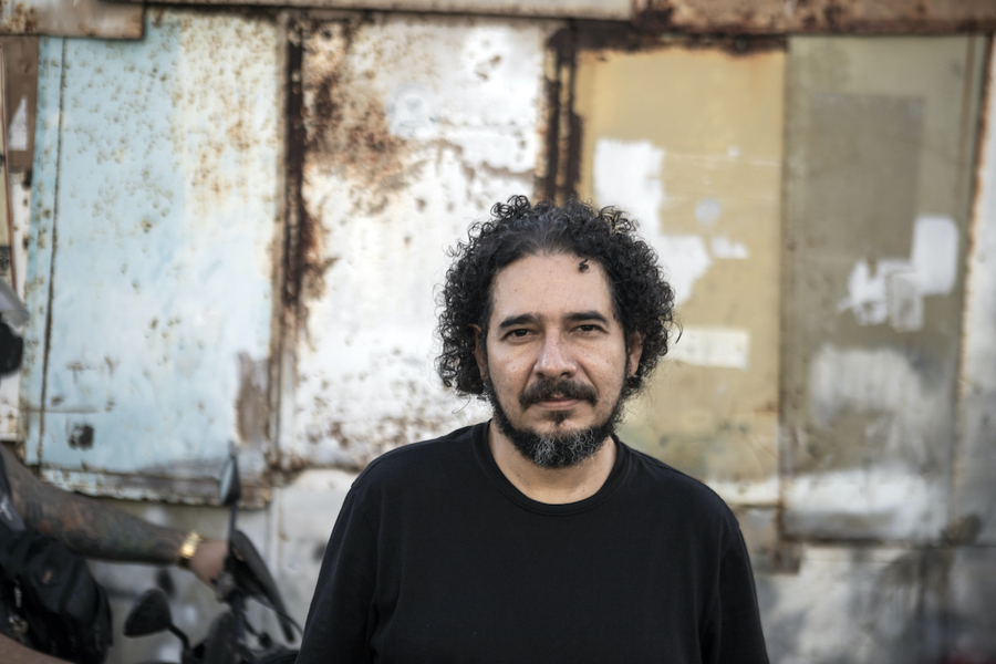 Juliano Holanda lança seu primeiro livro pela Maralto Edições | © Beto Figueiroa