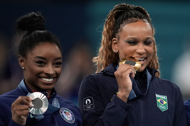 A ginasta brasileira Rebeca Andrade conquistou a medalha de ouro na final do solo nesta segunda (5) | © Alexandre Loureiro / COB