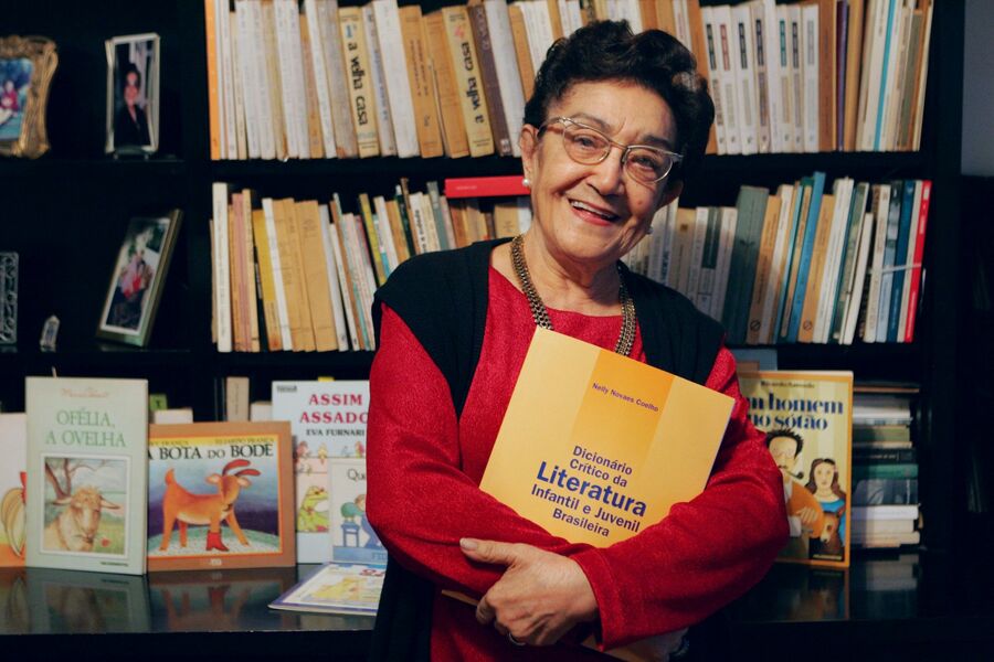 Prêmio da UBE homenageia a professora Nelly Novaes Coelho | © UBE