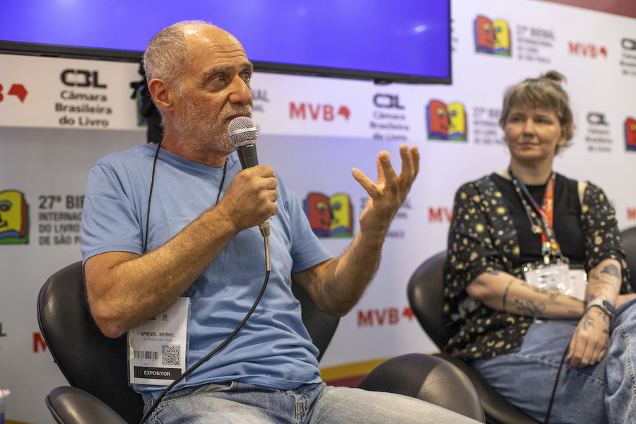 Samuel Seibel e Cynthia Muller no InterLivro 2024 | © Bienal Internacional do Livro de São Paulo Samuel Seibel e Cynthia Muller no InterLivro 2024 | © Bienal Internacional do Livro de São Paulo
