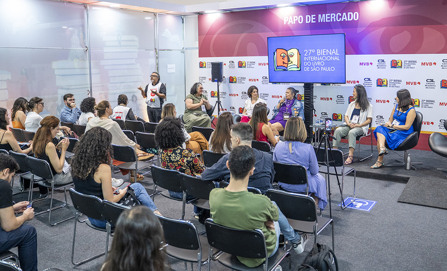 Ana Paula Matos, Vanessa Simões, Cassia Carrenho, Daniela Ono e Talita Cordeiro | © Divulgação / Bienal do Livro de SP