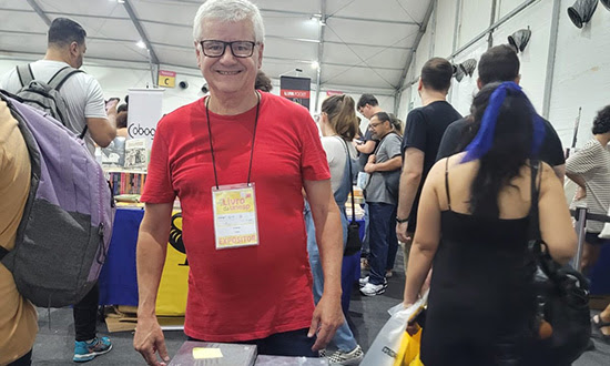 Tatá na última edição da Feira do Livro da Unesp: alegria contagiante | © Nilza Eiko Kanai Eiri