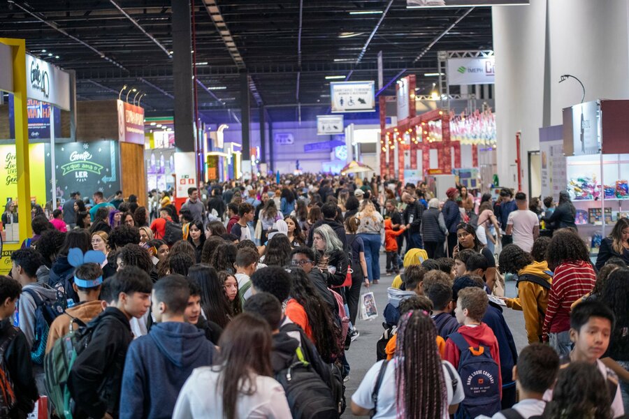 Corredores cheios, ingressos esgotados: retrato do primeiro fim de semana da Bienal | © Bienal do Livro de SP