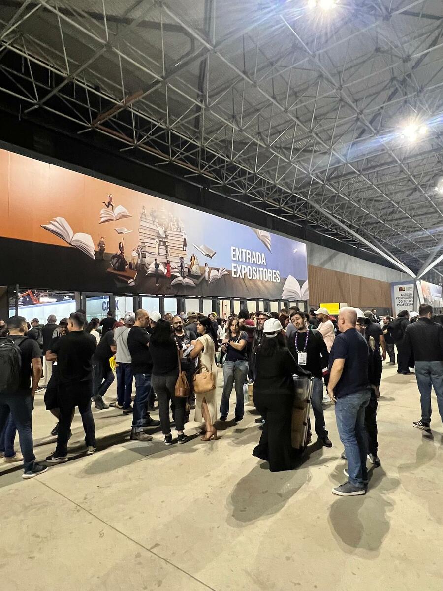 Expositores estava fechados para fora da Bienal até 21h15 de quinta-feira (5) | © PublishNews