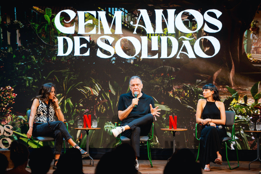 Roteiristas debatem a adaptação de 'Cem anos de solidão' na Flip | © Wesley Allen/Netflix Roteiristas debatem a adaptação de 'Cem anos de solidão' na Flip | © Wesley Allen/Netflix