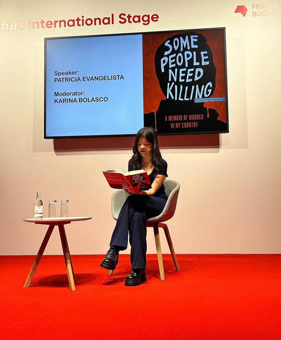 Patricia Evangelista durante a palestra sobre o seu livro | © Ing Lee