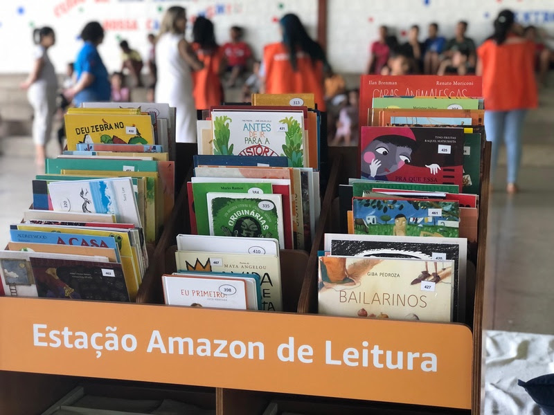 Bibliotecas em escolas pretendem incentivar a leitura entre alunos e alunas | © Amazon / Pró-Saber SP
