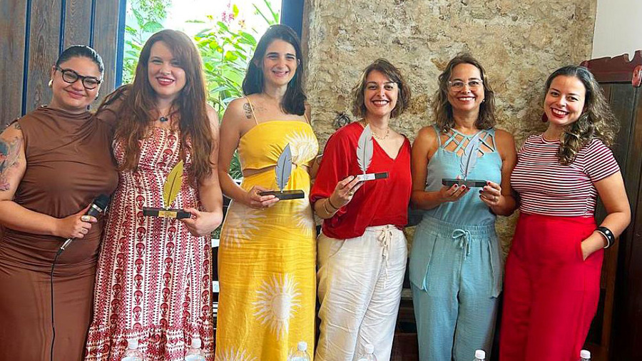A organizadora e as finalistas do Prêmio Literário Voz, na Flip 2024 | © Divulgação