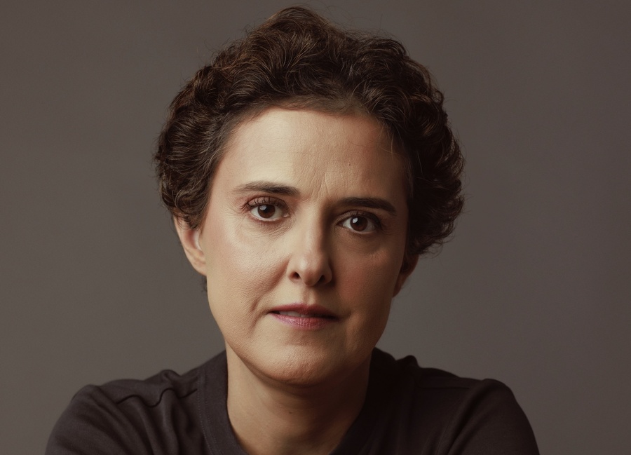 Primeiro encontro do Paiol acontece em 4 de novembro, às 19h30, com a romancista Paula Fábrio| © Julia Mataruna