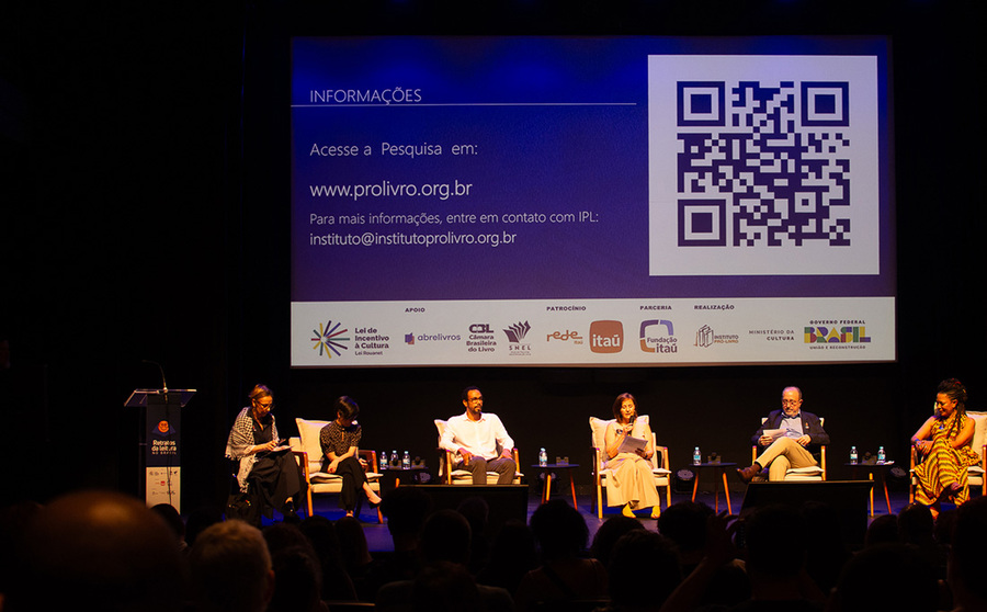 Dolores Prades, Mariana Bueno, Alan Valadares, Zoara Failla, Castilho e Bel Santos Meyer | © Daniela Ramiro