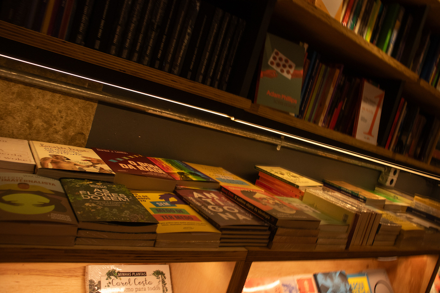 'Como a prática insiste em interferir nas teorias, o mercado editorial apresenta um calcanhar de Aquiles que desafia o pensamento econômico' | © Beatriz Sardinha / PublishNews 'Como a prática insiste em interferir nas teorias, o mercado editorial apresenta um calcanhar de Aquiles que desafia o pensamento econômico' | © Beatriz Sardinha / PublishNews