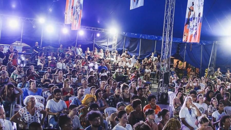 Levantamento Flup de Hábitos Literários foi feito entre oito comunidades na capital carioca entre pessoas de diferentes idades| © Reprodução site Flup