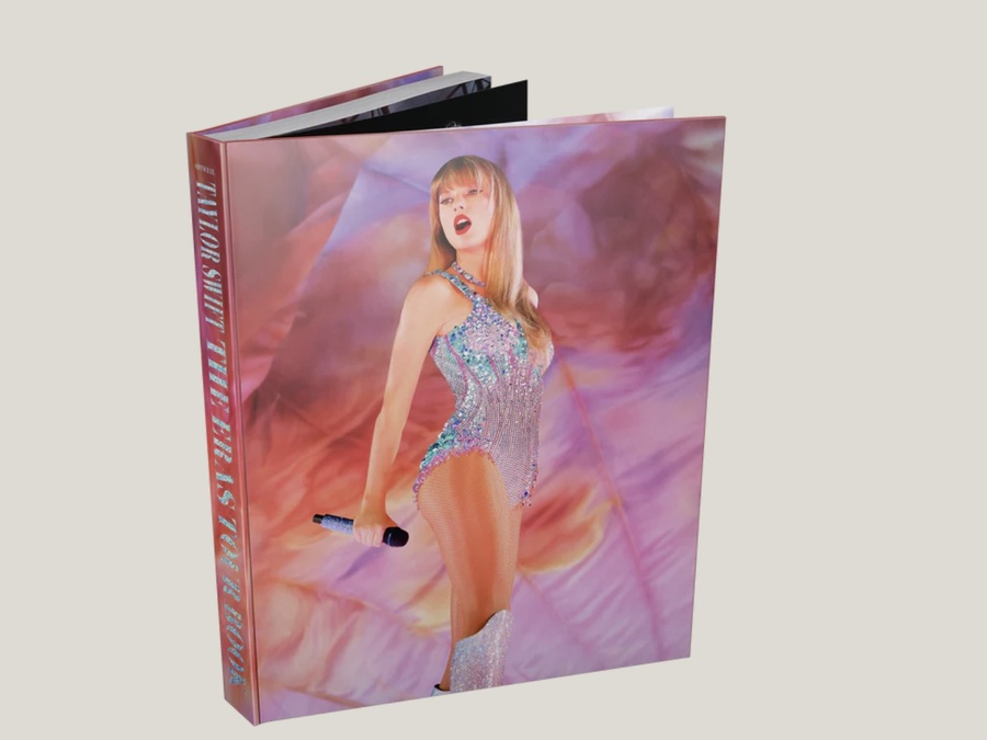Cantora Taylor Swift vendeu mais de 1 milhão de cópias na primeira semana de vendas | © Reprodução site oficial Taylor Swift