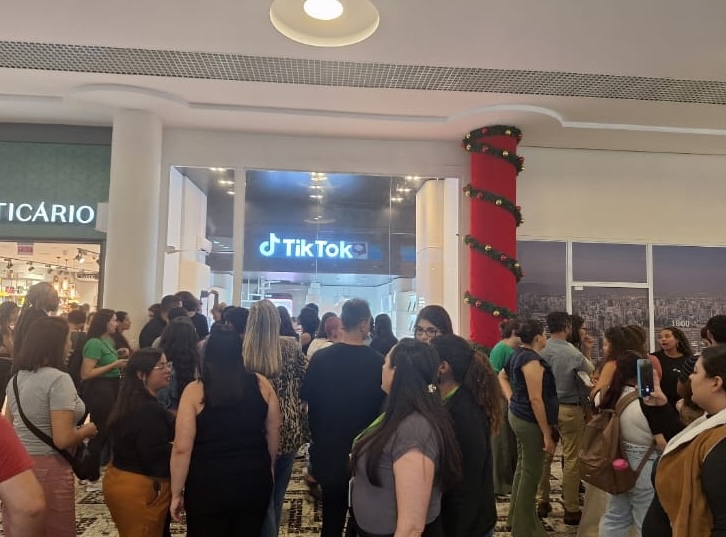 Ação do TikTok tem fila temporariamente fechada em dia de abertura | © Beatriz Sardinha