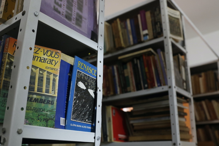 Biblioteca comunitária Arlindo Pinho, na Praça da Bandeira (Rio de Janeiro / RJ) | © Fernando Frazão/Agência Brasil
