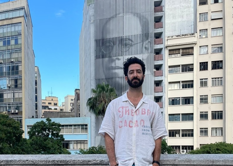 Guilherme Galuppo Borba no terraço da Biblioteca Mário de Andrade | © Divulgação