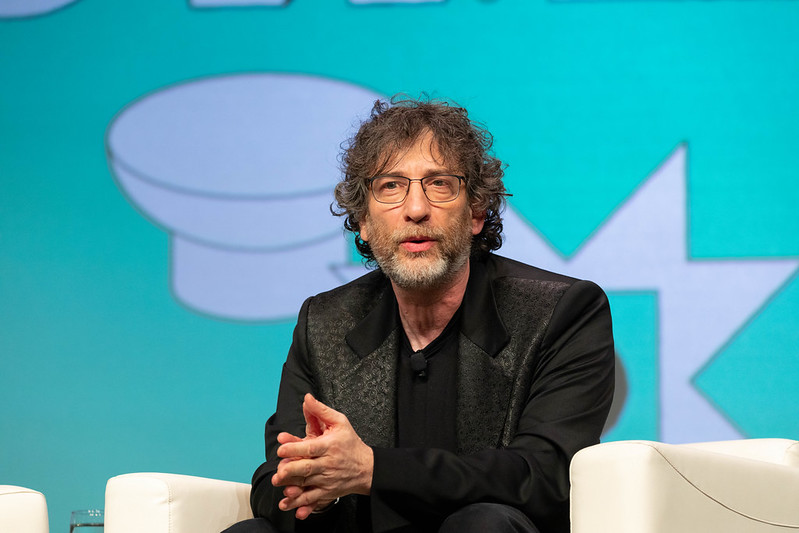 Neil Gaiman no festival SXSW, em 2019 | © Ståle Grut / NRKbeta