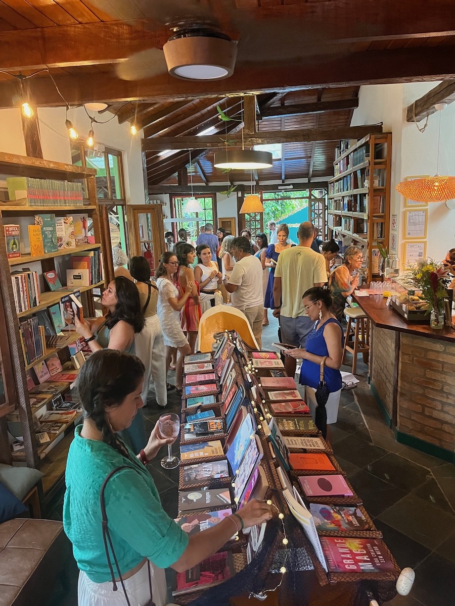 Livraria Canoa, em Ilhabela (SP) | © Orlando Rafael Prado Livraria Canoa, em Ilhabela (SP) | © Orlando Rafael Prado
