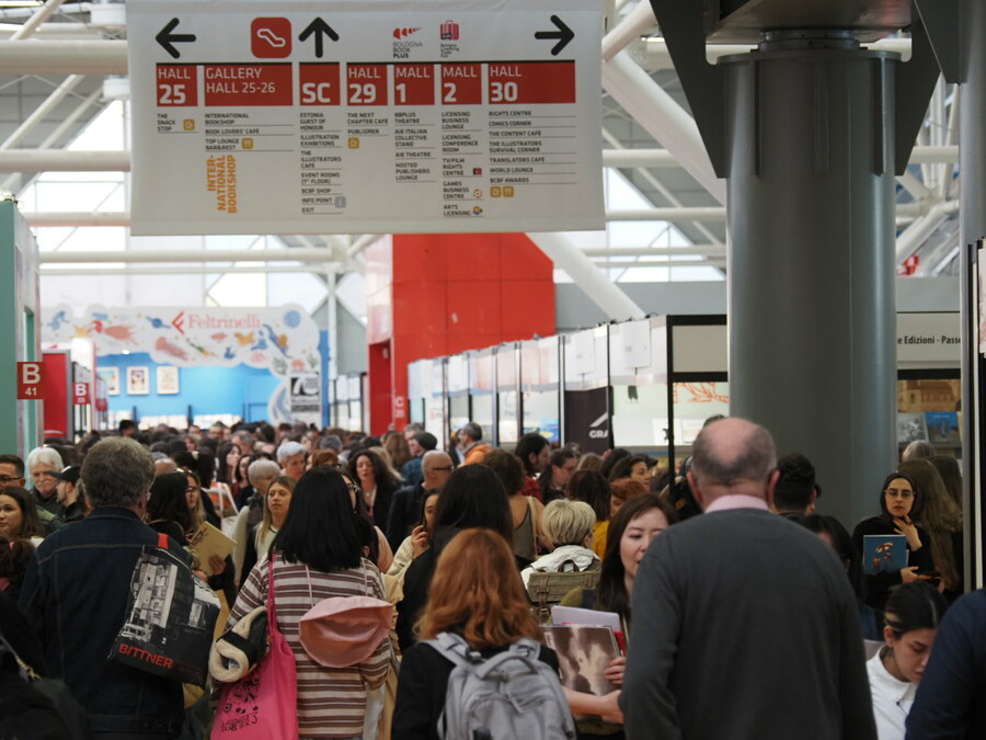 Feira do Livro de Bolonha 2025 vai até esta quinta-feira (3), na Itália | © BCBF Feira do Livro de Bolonha 2025 vai até esta quinta-feira (3), na Itália | © BCBF