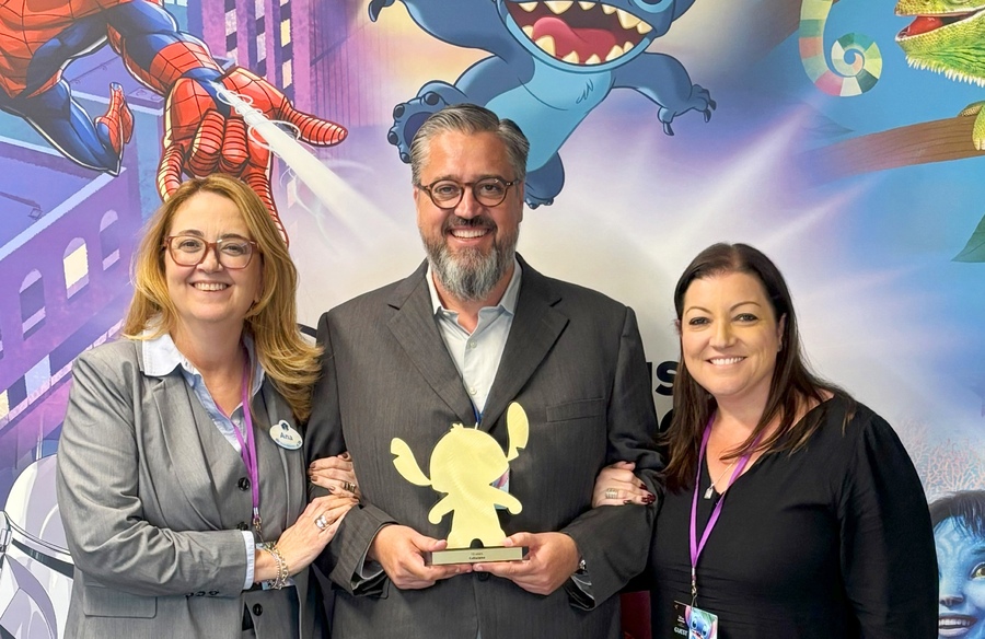 Ana Emília de Oliveira Silva, Senior Manager, Publishing Latam Disney; Fabio Hoffmann, diretor-presidente da Culturama e Juliana Corso Thomaz, diretora da Culturama (da esq. para a dir.) | © Divulgação Ana Emília de Oliveira Silva, Senior Manager, Publishing Latam Disney; Fabio Hoffmann, diretor-presidente da Culturama e Juliana Corso Thomaz, diretora da Culturama (da esq. para a dir.) | © Divulgação
