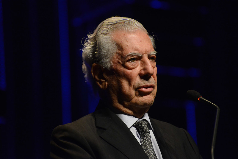 Mario Vargas Llosa, no ciclo Fronteiras do Pensamento, em Porto Alegre, maio de 2016 | © Fronteiras do Pensamento/Luiz Munhoz Mario Vargas Llosa, no ciclo Fronteiras do Pensamento, em Porto Alegre, maio de 2016 | © Fronteiras do Pensamento/Luiz Munhoz