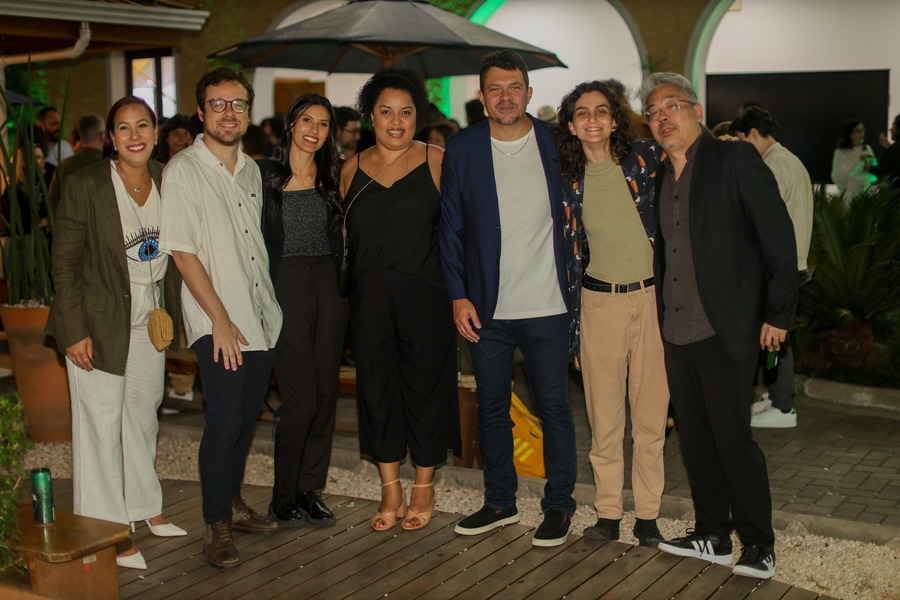 Brisa Espinheira, Guilherme Sobota, Talita Facchini, Camila Veiga, Ricardo Arcon, Beatriz Sardinha e Fabio Uehara: a equipe do PublishNews | © Francio de Holanda / PublishNews
