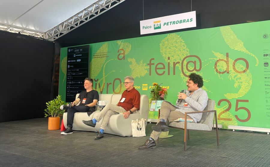 Luís Henrique Pellanda e Humberto Werneck: conversa foi mediada pelo jornalista Ruan de Sousa Gabriel | © Guilherme Sobota / PublishNews Luís Henrique Pellanda e Humberto Werneck: conversa foi mediada pelo jornalista Ruan de Sousa Gabriel | © Guilherme Sobota / PublishNews