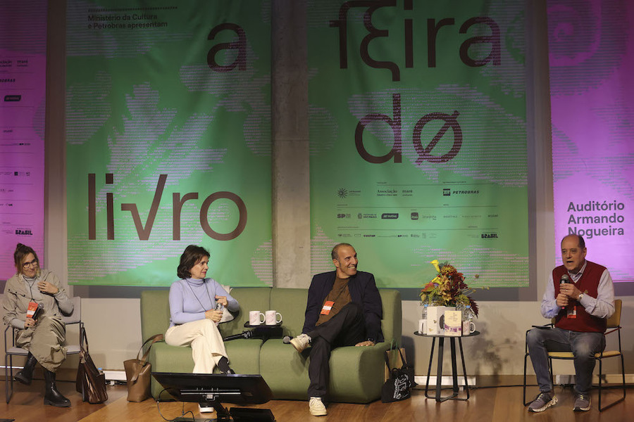 Painel reuniu autores que escreveram ficções com o pano de fundo da ditadura militar | © Nilton Fukuda / A Feira do Livro Painel reuniu autores que escreveram ficções com o pano de fundo da ditadura militar | © Nilton Fukuda / A Feira do Livro