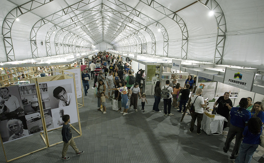 12ª Bienal de Campos dos Goytacazes | © Antônio Filho 12ª Bienal de Campos dos Goytacazes | © Antônio Filho