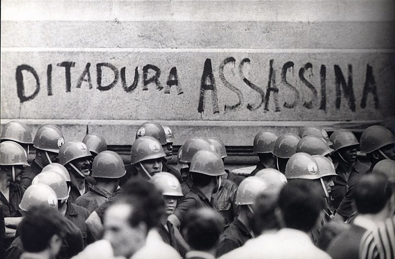 Protesto contra a ditadura no Centro do Rio de Janeiro em abril de 1968 © Arquivo Nacional 