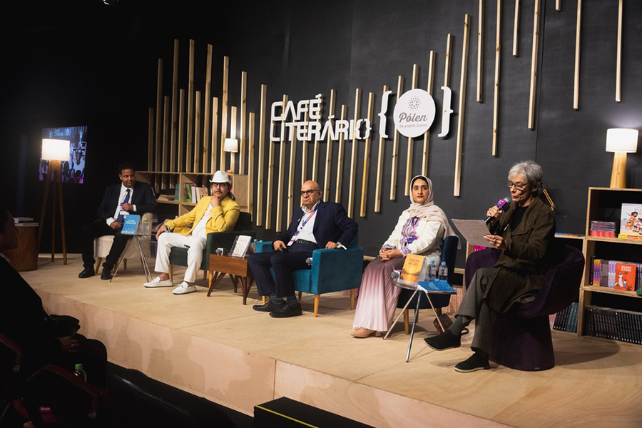 Painel na Bienal que contou com mediação da editora brasileira Laura di Pietro (Tabla) Painel na Bienal que contou com mediação da editora brasileira Laura di Pietro (Tabla)