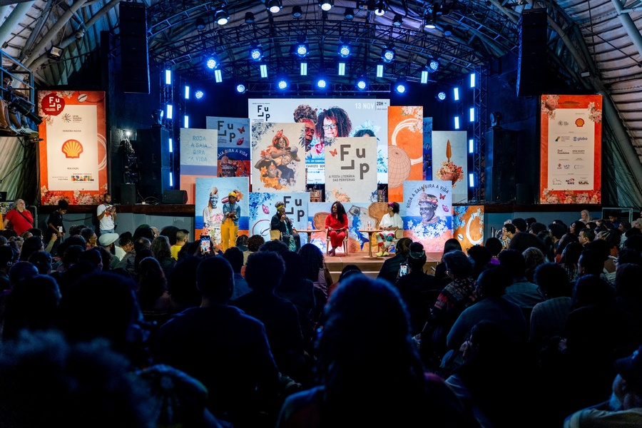 Mesa com Conceição Evaristo e Bernardine Evaristo, durante a edição da Flup 2024, no Circo Voador | © Hildemar Terceiro.