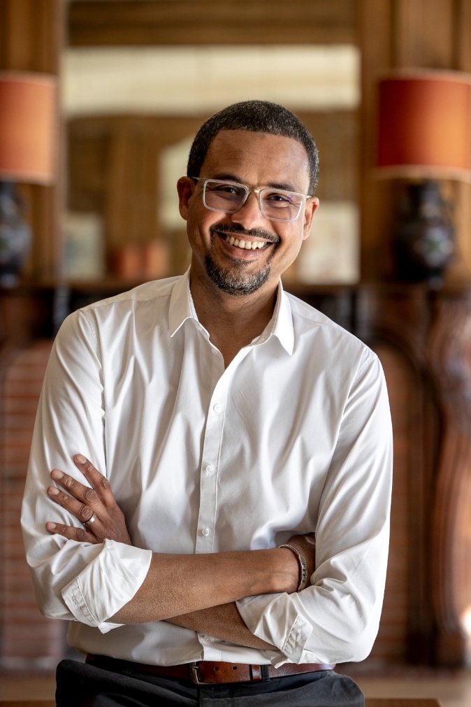 David Diop: turnê pelo Brasil | © Divulgação / Editora Nós David Diop: turnê pelo Brasil | © Divulgação / Editora Nós