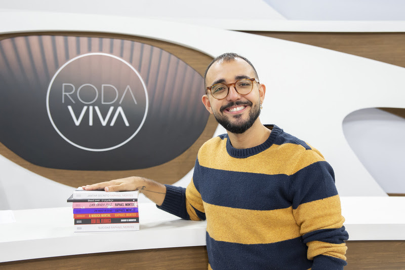Raphael Montes participa do Roda Viva, na TV Cultura | © Nadja Kouchi Raphael Montes participa do Roda Viva, na TV Cultura | © Nadja Kouchi
