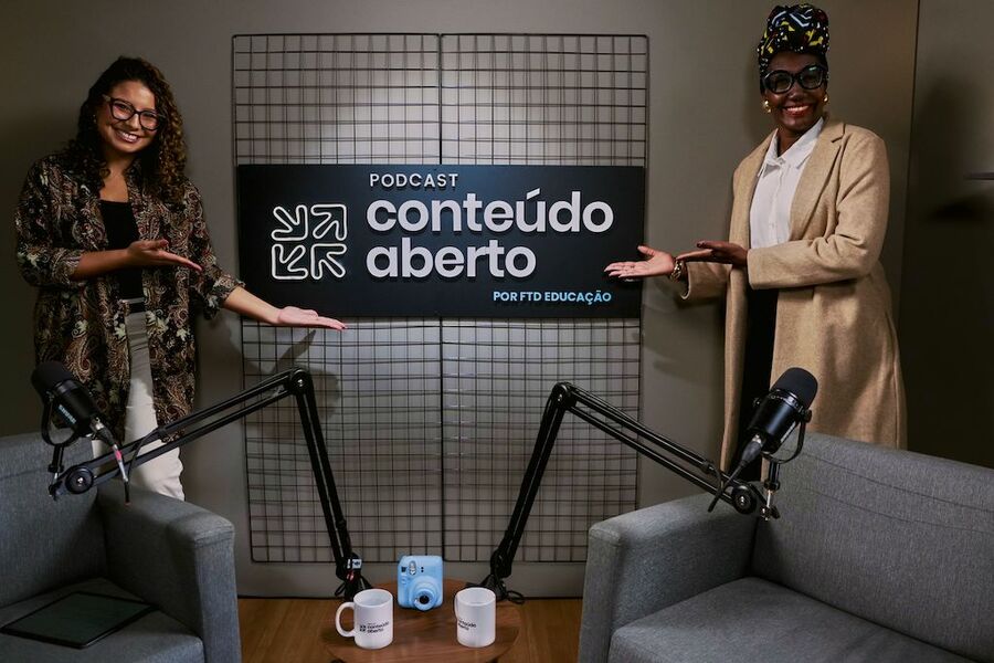 A jornalista Jhully Baptista entrevista Luiza Mandela, referência nacional em educação e relações étnico-raciais | © Divulgação / FTD A jornalista Jhully Baptista entrevista Luiza Mandela, referência nacional em educação e relações étnico-raciais | © Divulgação / FTD