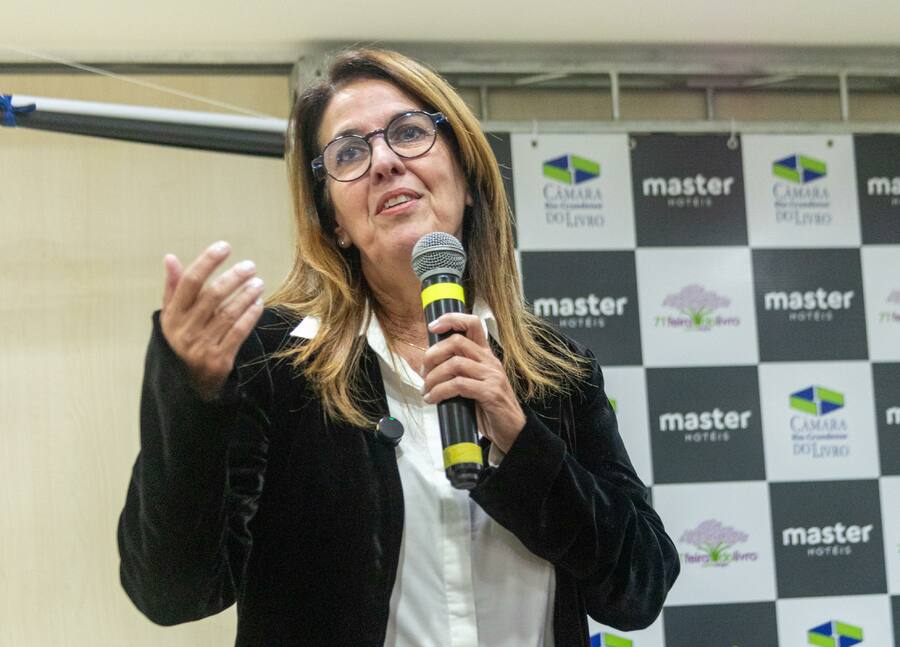 Martha Medeiros | © Feira do Livro de Porto Alegre Martha Medeiros | © Feira do Livro de Porto Alegre