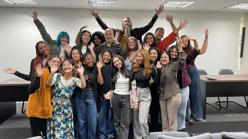 Dante Cid, alunos e coordenadores do curso | © Divulgação 