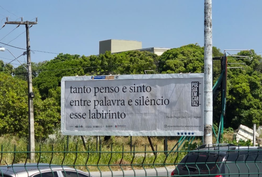 Outdoor do Poesia em Cartaz, em Fortaleza © Divulgação