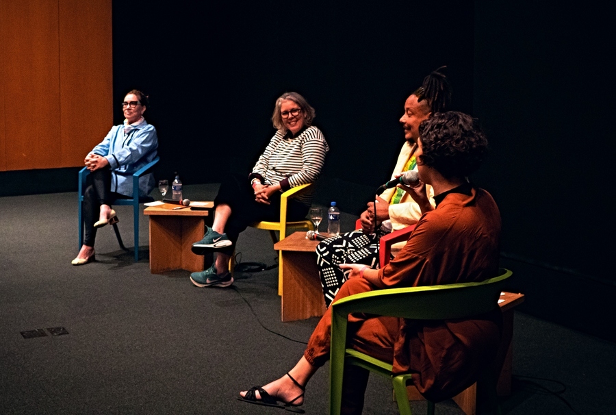 Painel descontraído na abertura da Primavera dos Livros © Bea Domingos Painel descontraído na abertura da Primavera dos Livros © Bea Domingos