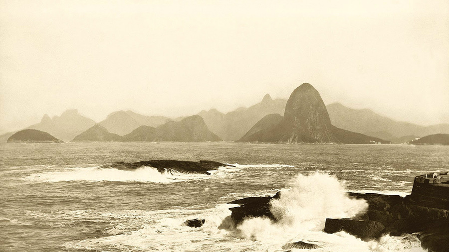 Entrada da Baía da Guanabara vista de Niterói © Marc Ferrez, 1885