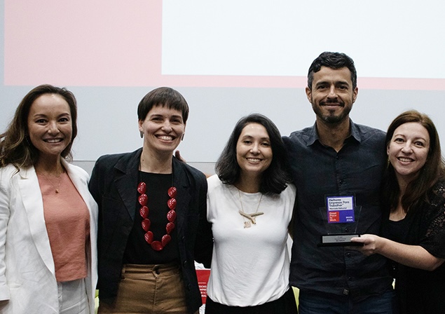 Equipe da MOL Impacto, uma das vencedoras de 2024, ao centro; à esquerda, Tatiane Tiemi, CEO do GPTW | © Beatriz Sardinha / PublishNews Equipe da MOL Impacto, uma das vencedoras de 2024, ao centro; à esquerda, Tatiane Tiemi, CEO do GPTW | © Beatriz Sardinha / PublishNews