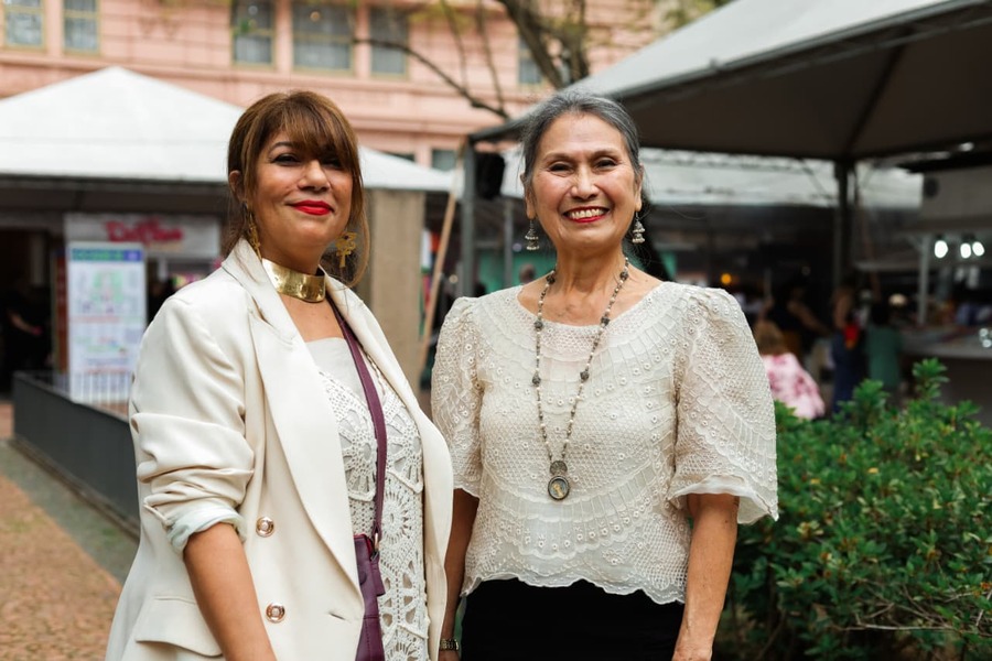 Mai Khaled e Cecilia Manguerra Brainard na Feira do Livro de Porto Alegre | © Divulgação Mai Khaled e Cecilia Manguerra Brainard na Feira do Livro de Porto Alegre | © Divulgação