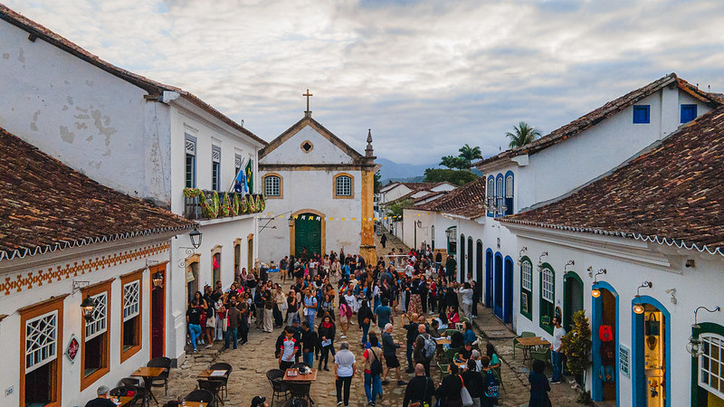 Movimentação na 23ª edição da Flip: público 10% maior do que em 2024 | © @agenciasairas Movimentação na 23ª edição da Flip: público 10% maior do que em 2024 | © @agenciasairas