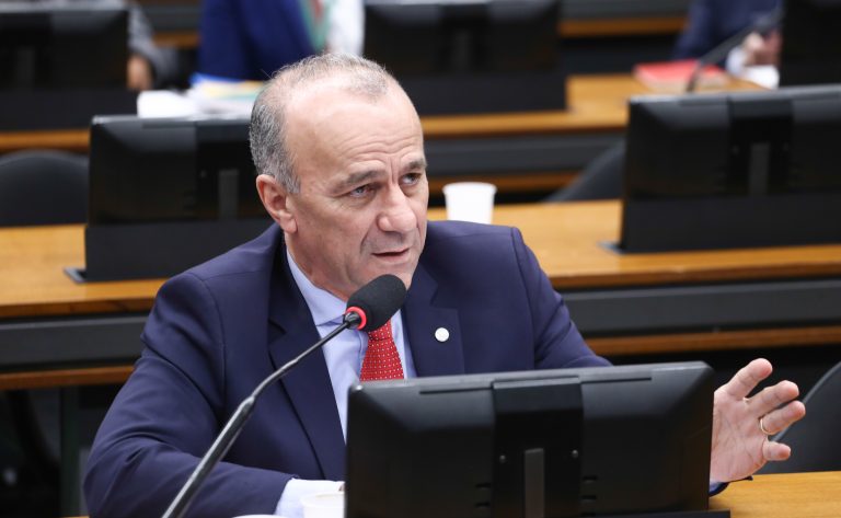 Deputado Helder Salomão, relator do projeto de lei na CCJ | © Vinicius Loures / Agência Câmara de Notícias Deputado Helder Salomão, relator do projeto de lei na CCJ | © Vinicius Loures / Agência Câmara de Notícias